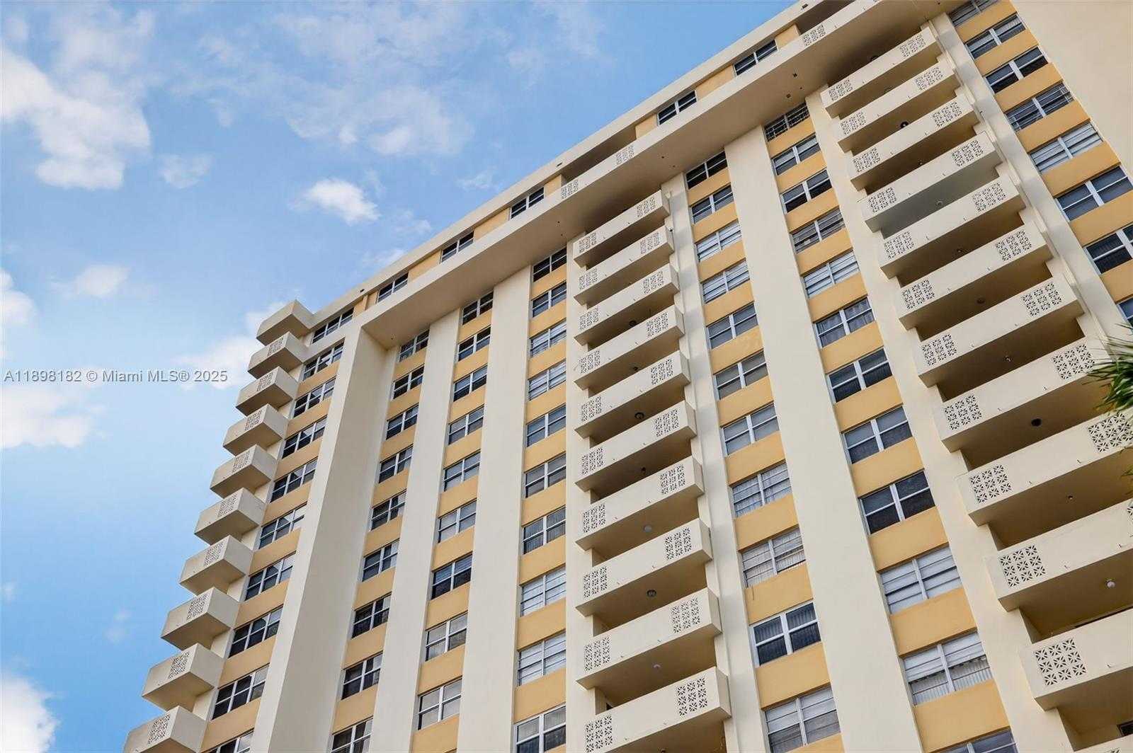 Small Image of 1833 SOUTH OCEAN DR #1004, Hallandale Beach Number 30