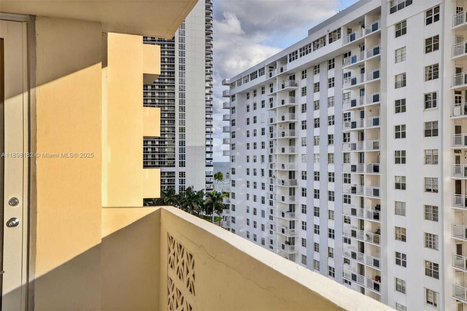 Small Image of 1833 SOUTH OCEAN DR #1004, Hallandale Beach Number 36