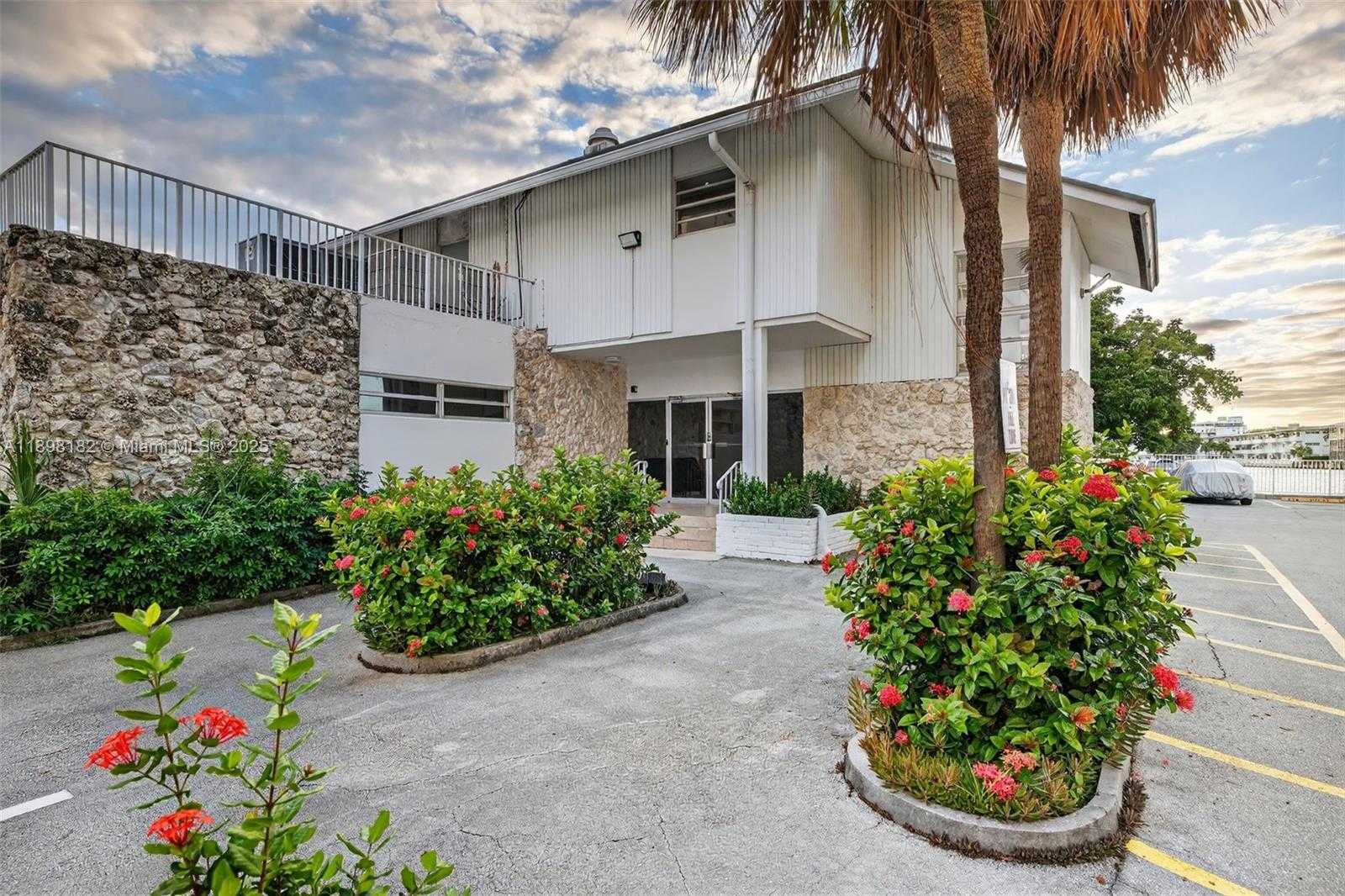 Small Image of 1833 SOUTH OCEAN DR #1004, Hallandale Beach Number 38