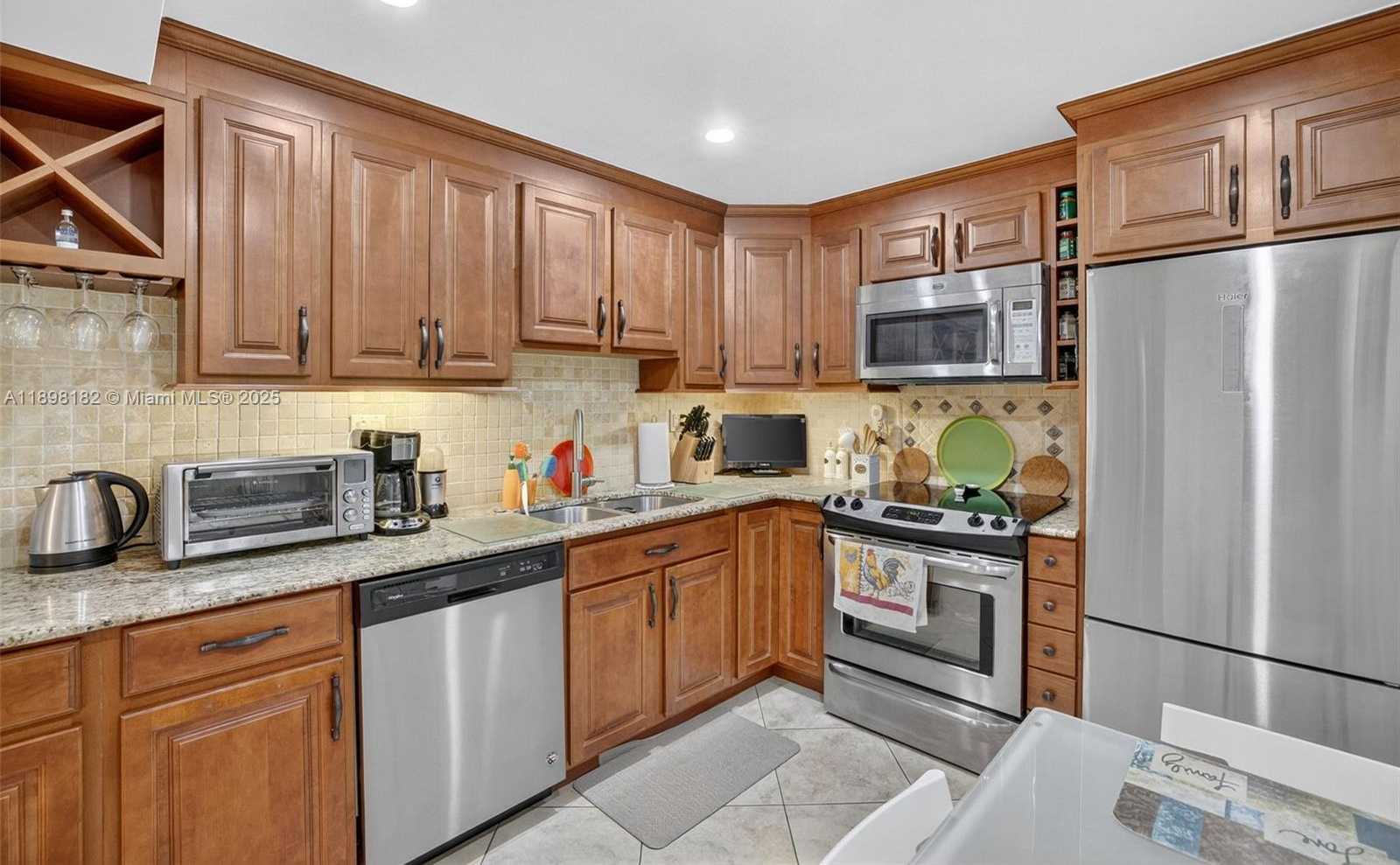 Small Image of 1833 SOUTH OCEAN DR #1004, Hallandale Beach Number 4