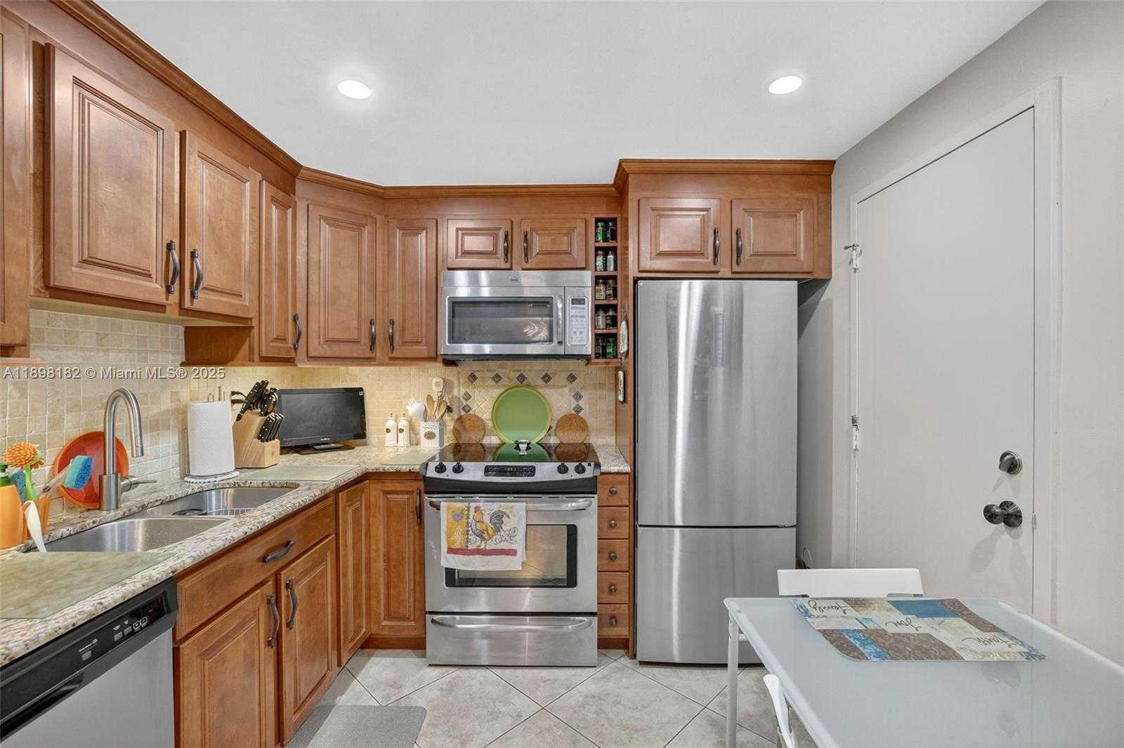 Small Image of 1833 SOUTH OCEAN DR #1004, Hallandale Beach Number 5