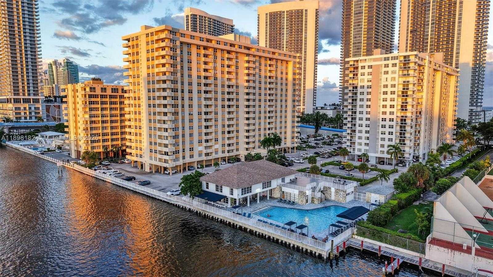 Small Image of 1833 SOUTH OCEAN DR #1004, Hallandale Beach Number 54