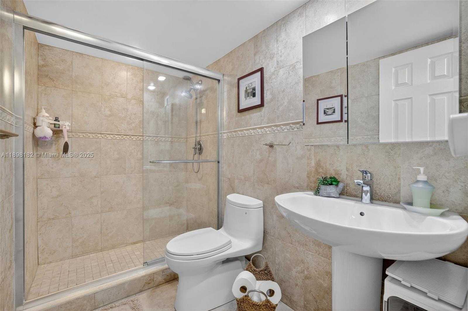 Small Image of 1833 SOUTH OCEAN DR #1004, Hallandale Beach Number 8