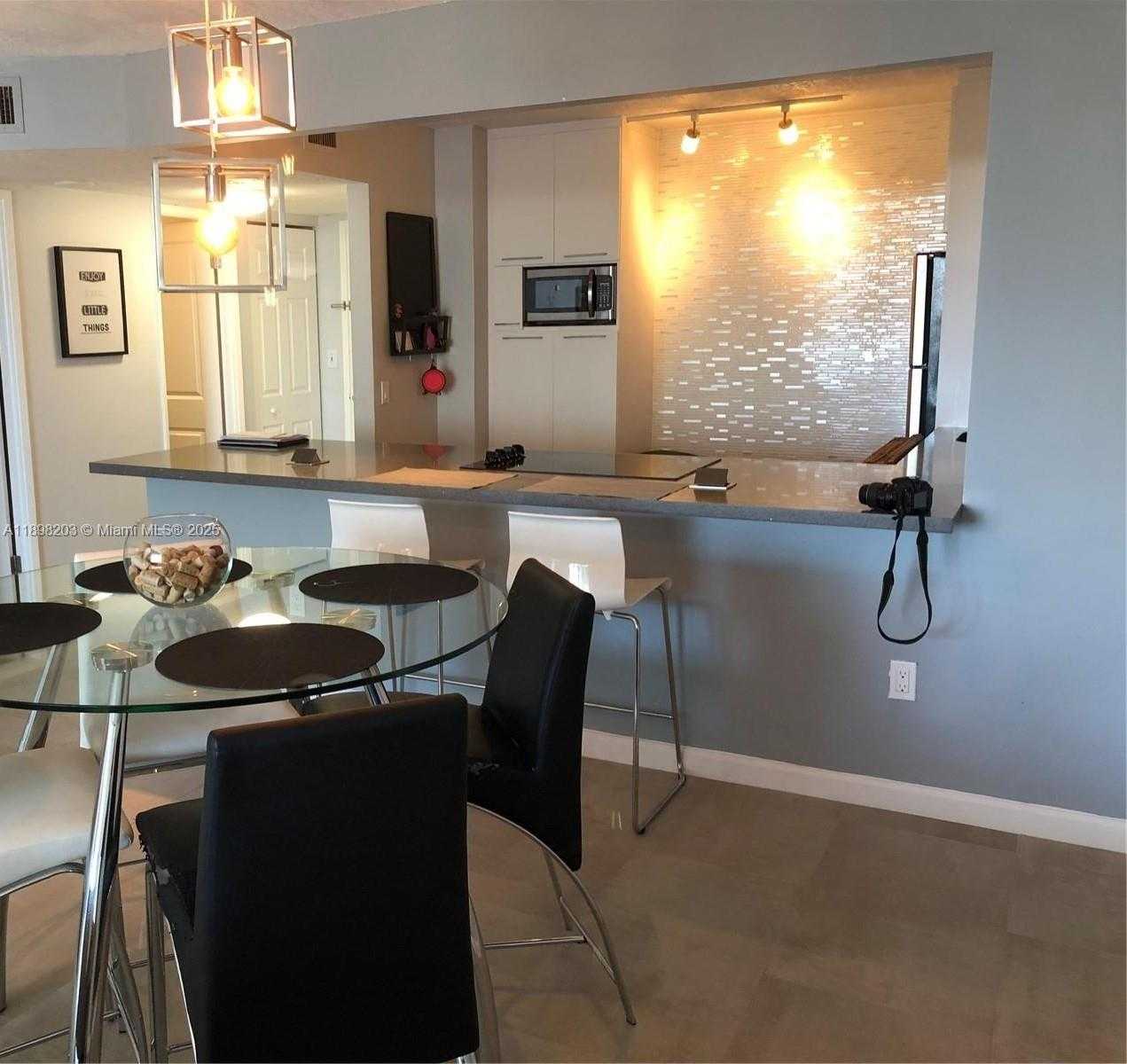 Small Image of 2851 NORTH EAST 183RD ST #605E, Aventura Number 4