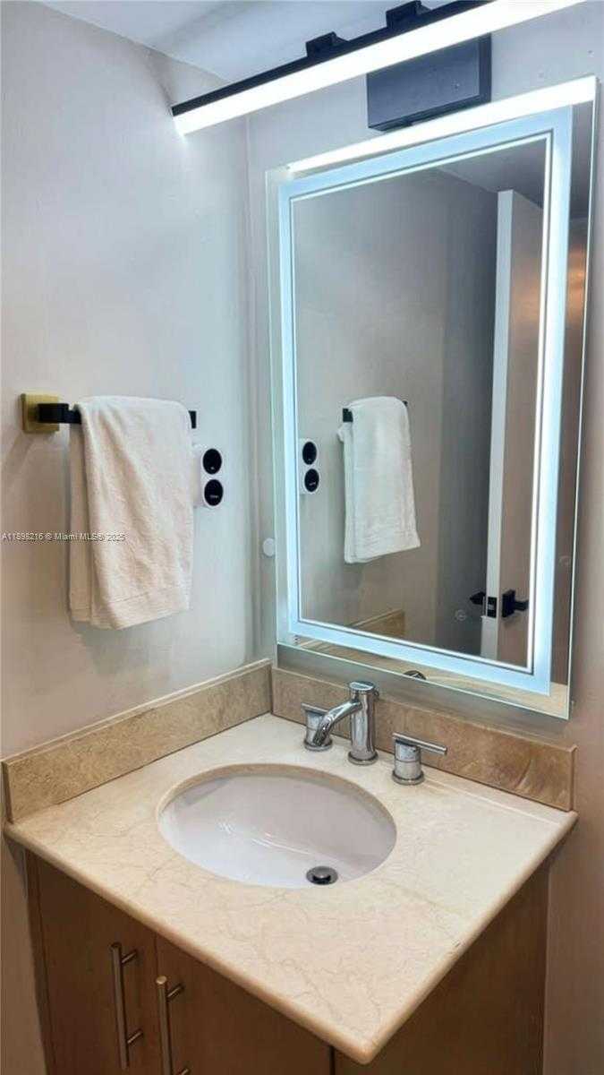 Small Image of 10275 COLLINS AVE #802, Bal Harbour Number 22