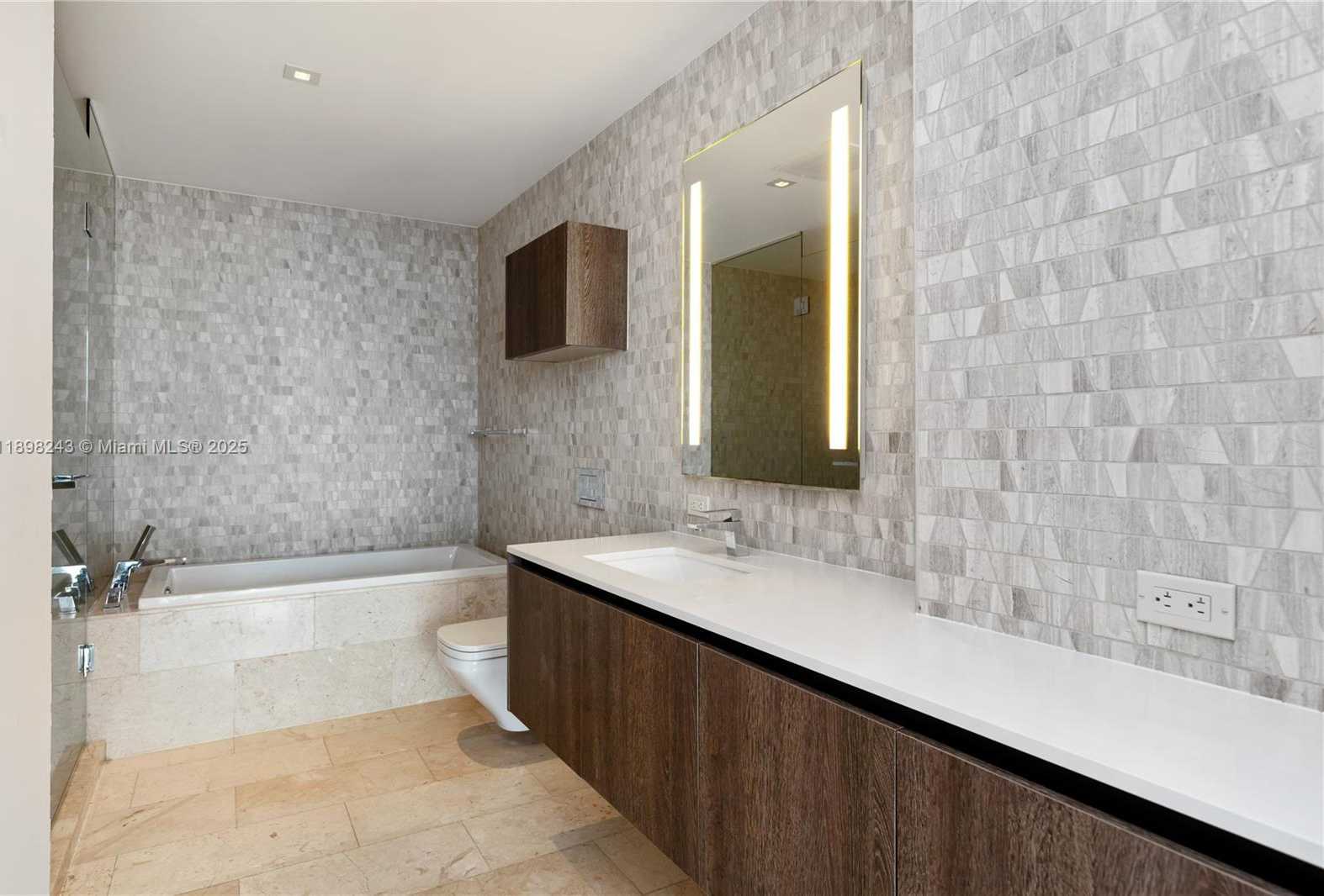 Small Image of 68 SOUTH EAST 6TH ST #3906, Miami Number 22