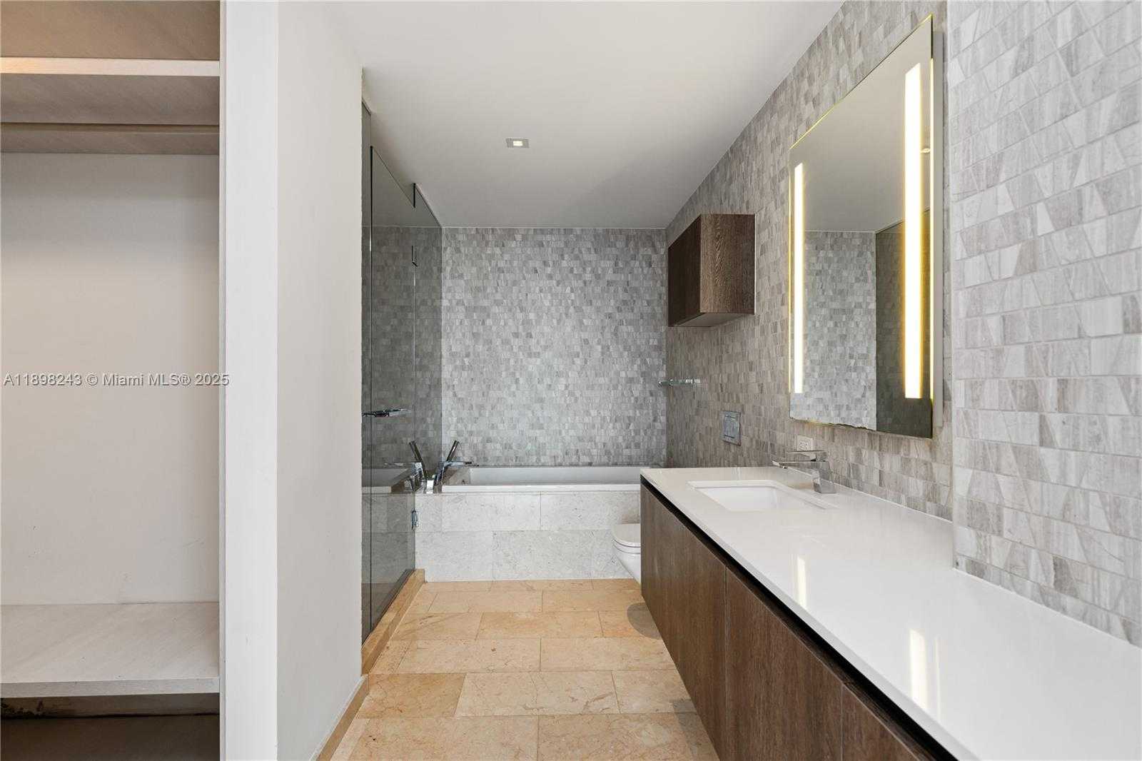 Small Image of 68 SOUTH EAST 6TH ST #3906, Miami Number 23