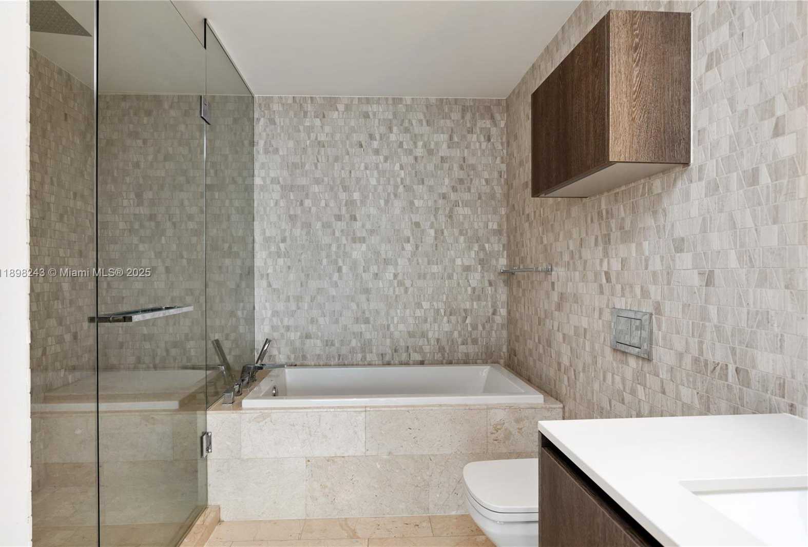 Small Image of 68 SOUTH EAST 6TH ST #3906, Miami Number 25