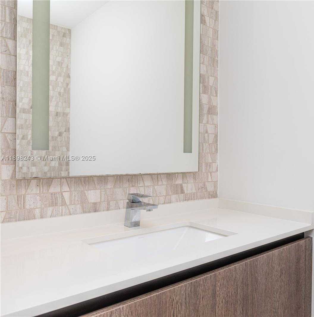 Small Image of 68 SOUTH EAST 6TH ST #3906, Miami Number 28