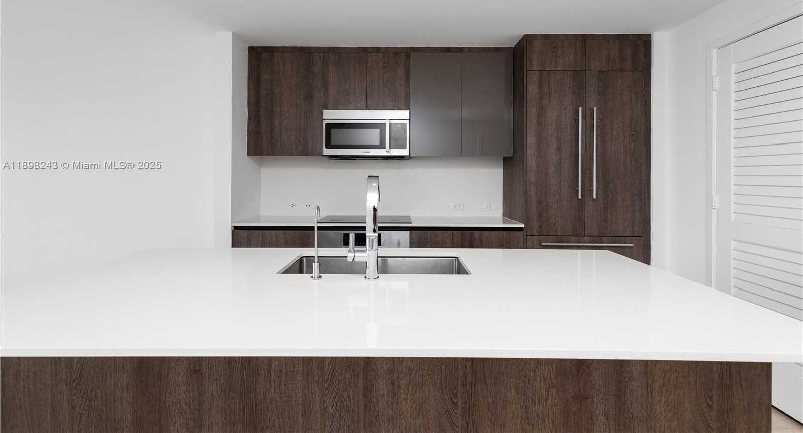 Small Image of 68 SOUTH EAST 6TH ST #3906, Miami Number 3