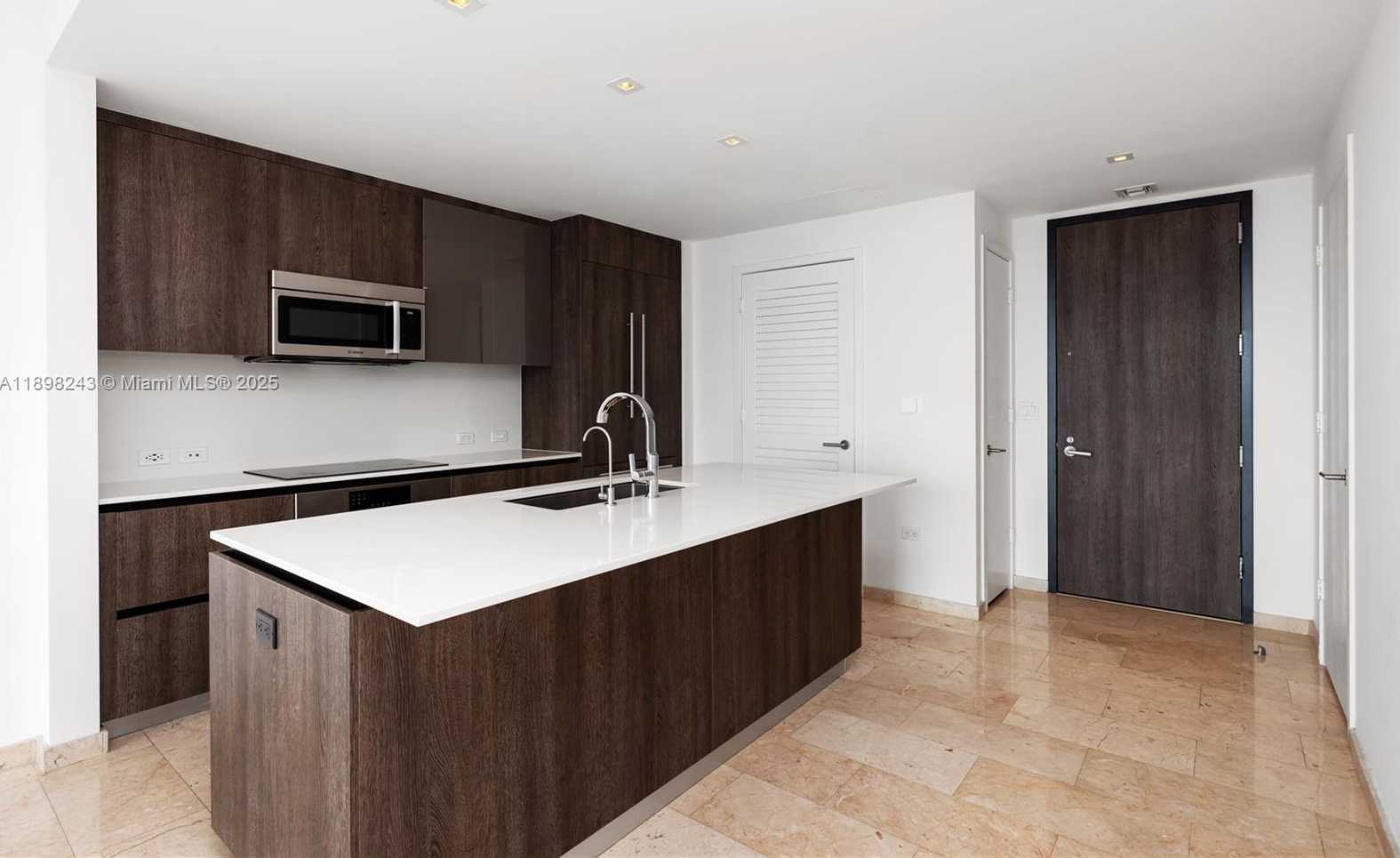 Small Image of 68 SOUTH EAST 6TH ST #3906, Miami Number 4