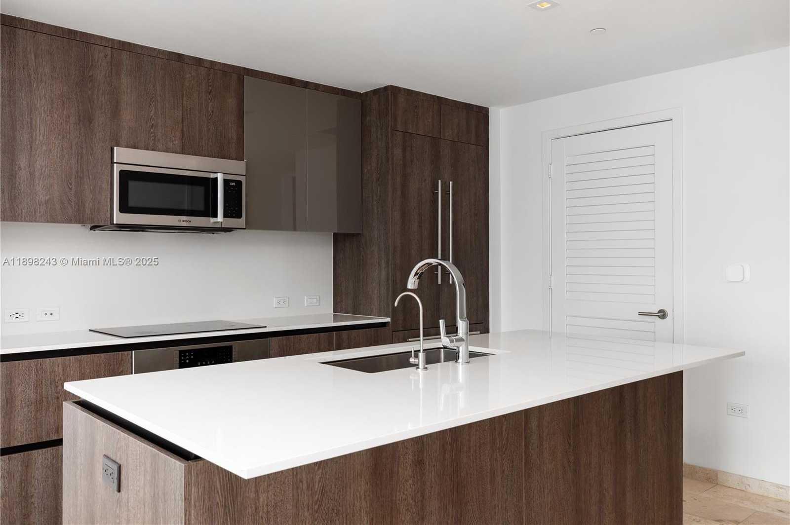 Small Image of 68 SOUTH EAST 6TH ST #3906, Miami Number 5