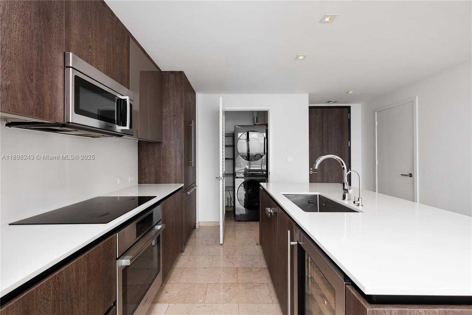 Small Image of 68 SOUTH EAST 6TH ST #3906, Miami Number 6