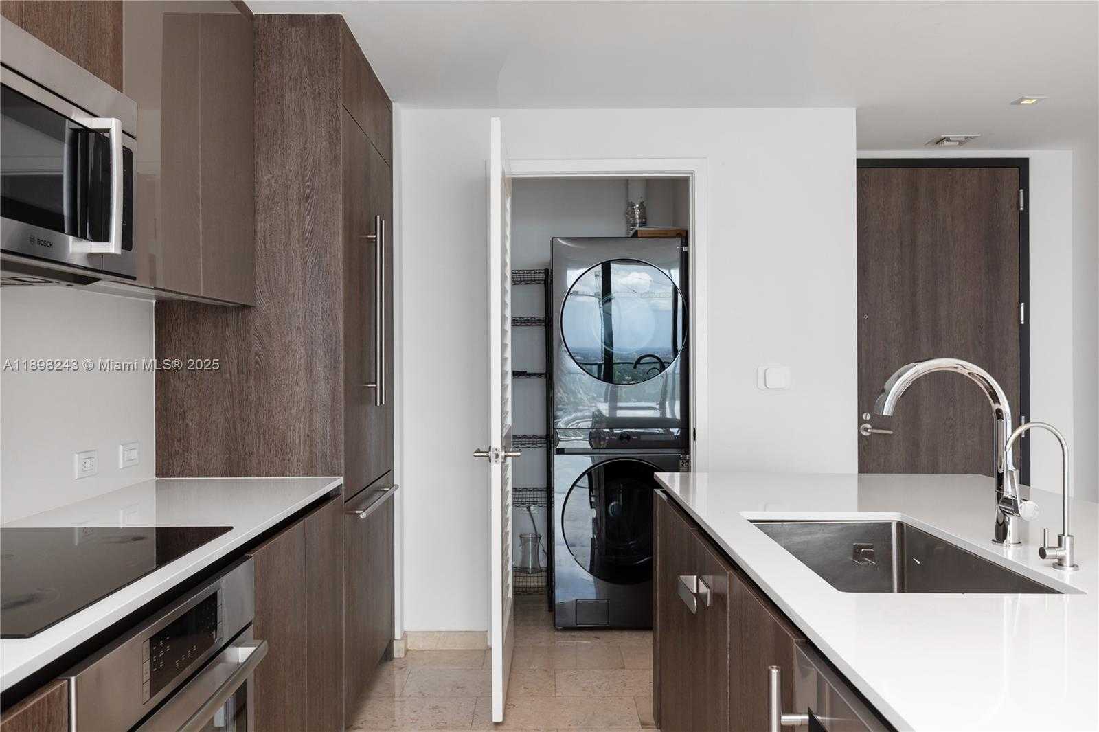 Small Image of 68 SOUTH EAST 6TH ST #3906, Miami Number 7