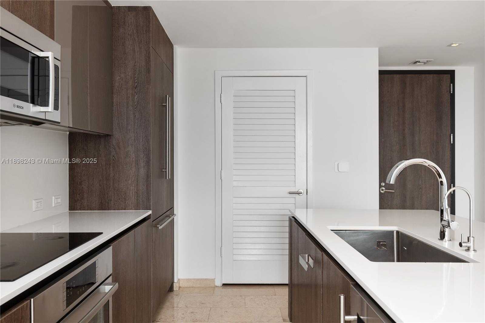 Small Image of 68 SOUTH EAST 6TH ST #3906, Miami Number 8