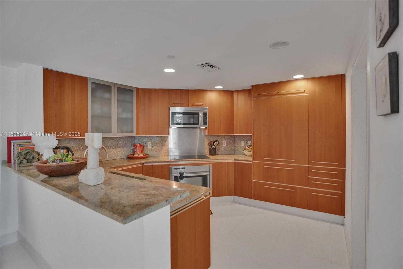 Small Image of 2627 SOUTH BAYSHORE DR #506, Coconut Grove Number 19