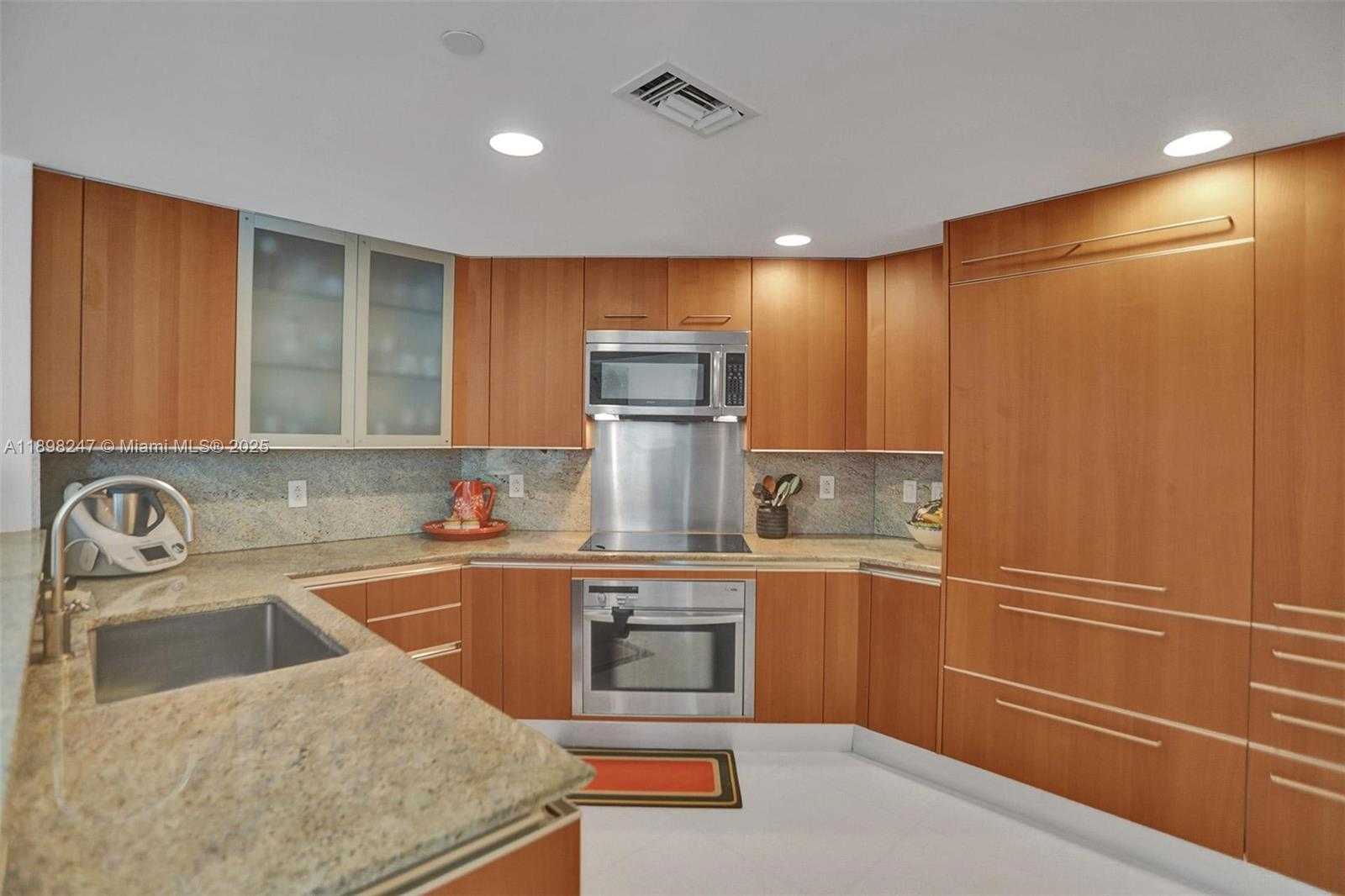 Small Image of 2627 SOUTH BAYSHORE DR #506, Coconut Grove Number 20