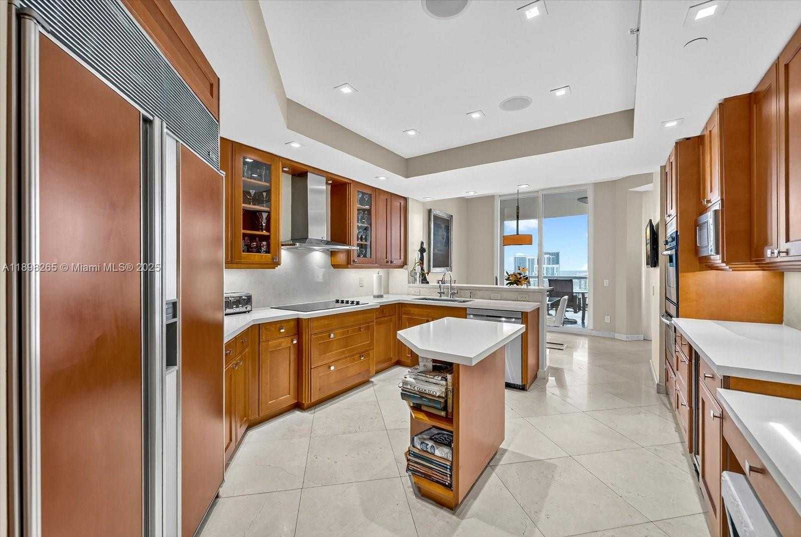 Small Image of 21200 POINT PL #PH 1 (2804), Aventura Number 16