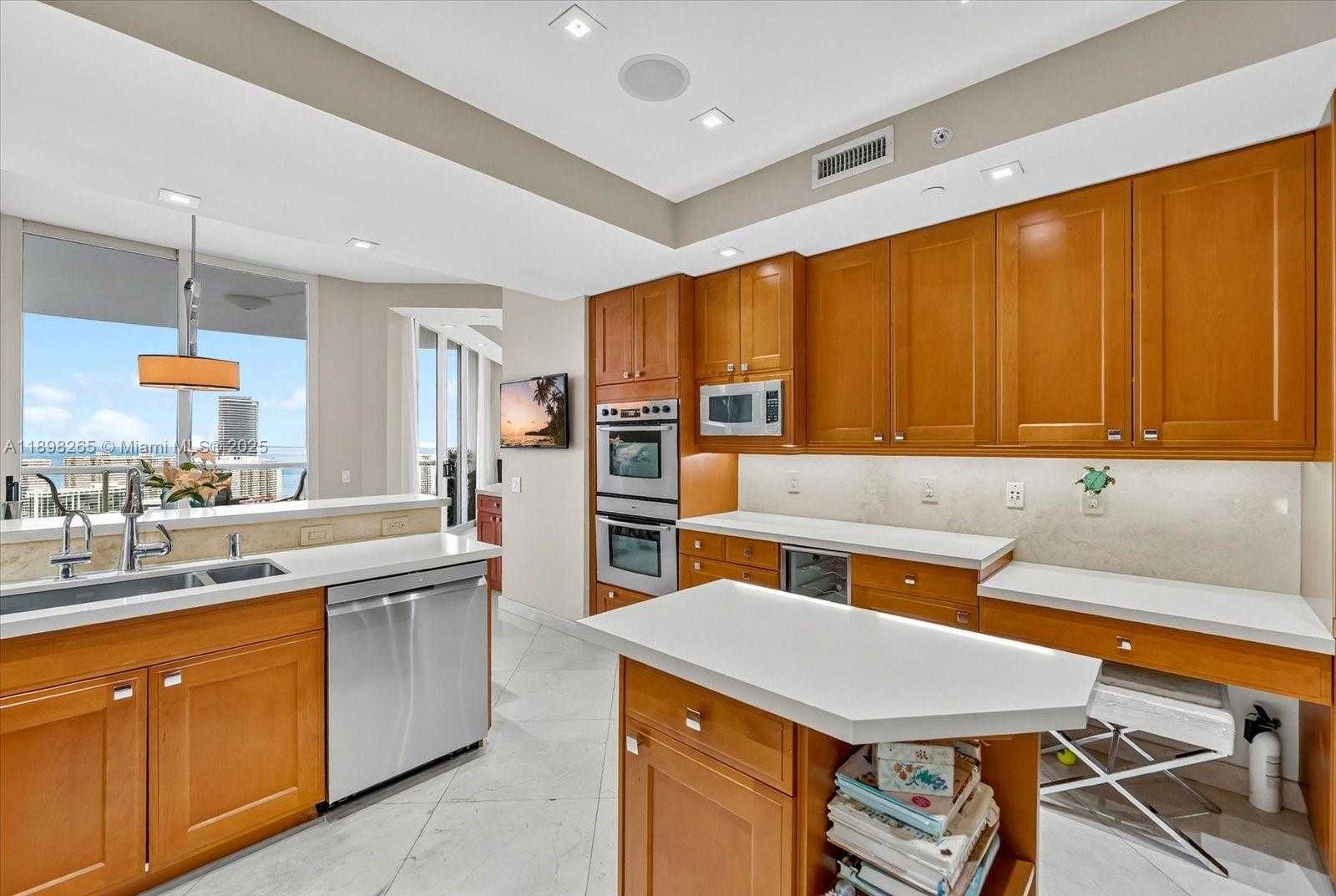 Small Image of 21200 POINT PL #PH 1 (2804), Aventura Number 17