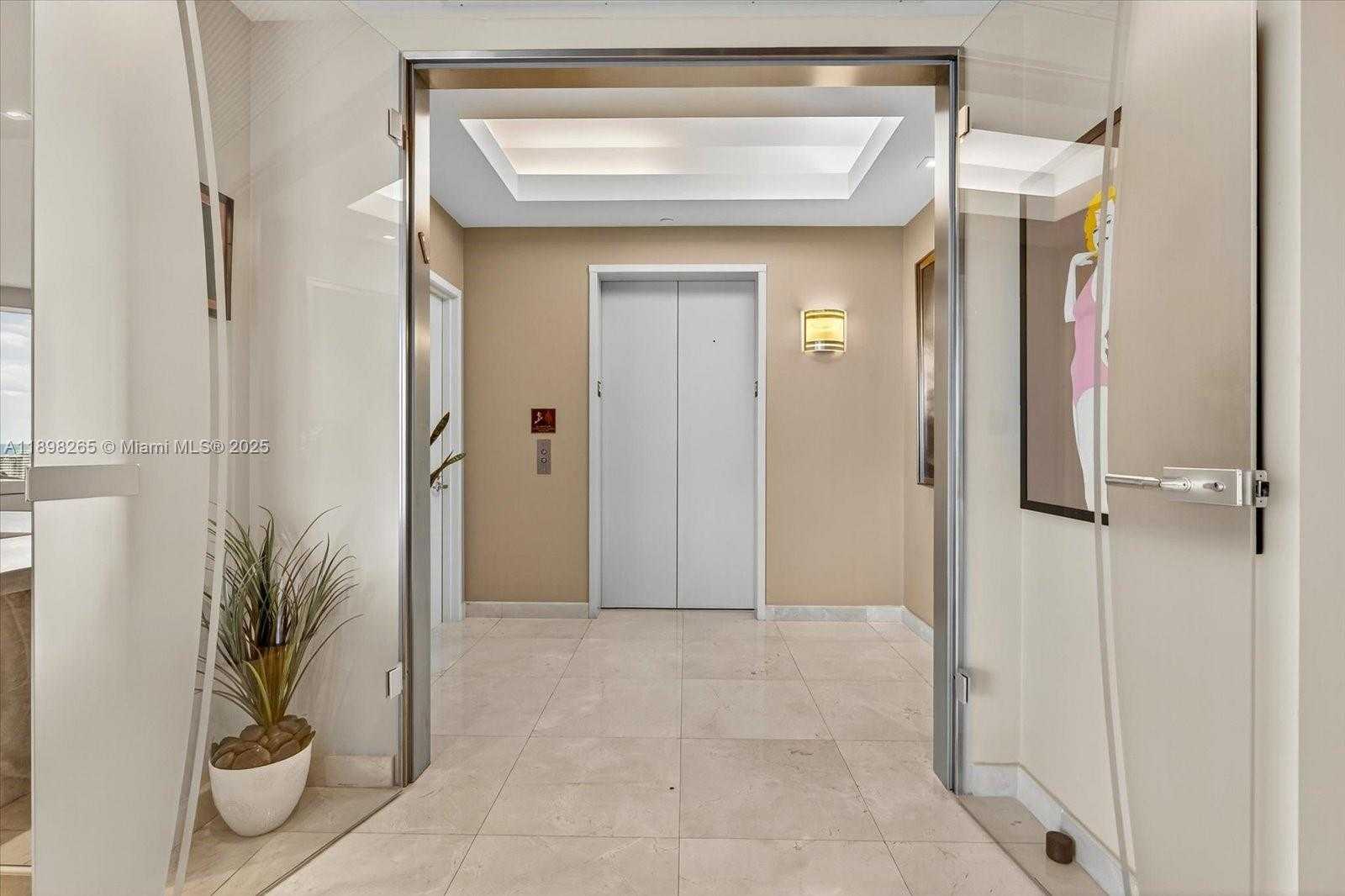 Small Image of 21200 POINT PL #PH 1 (2804), Aventura Number 2