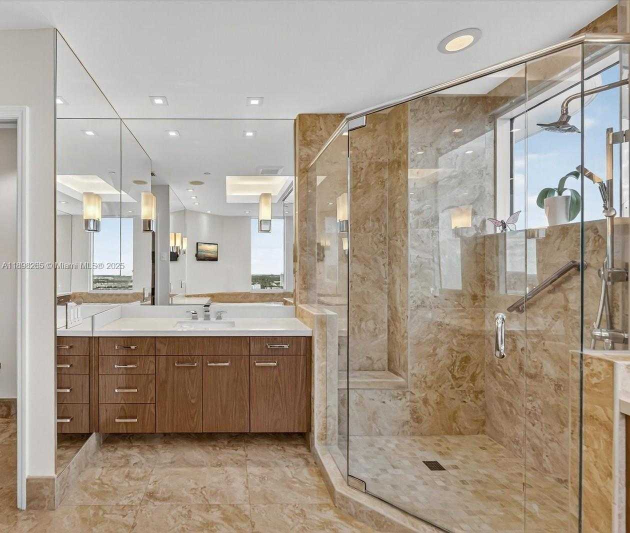 Small Image of 21200 POINT PL #PH 1 (2804), Aventura Number 24