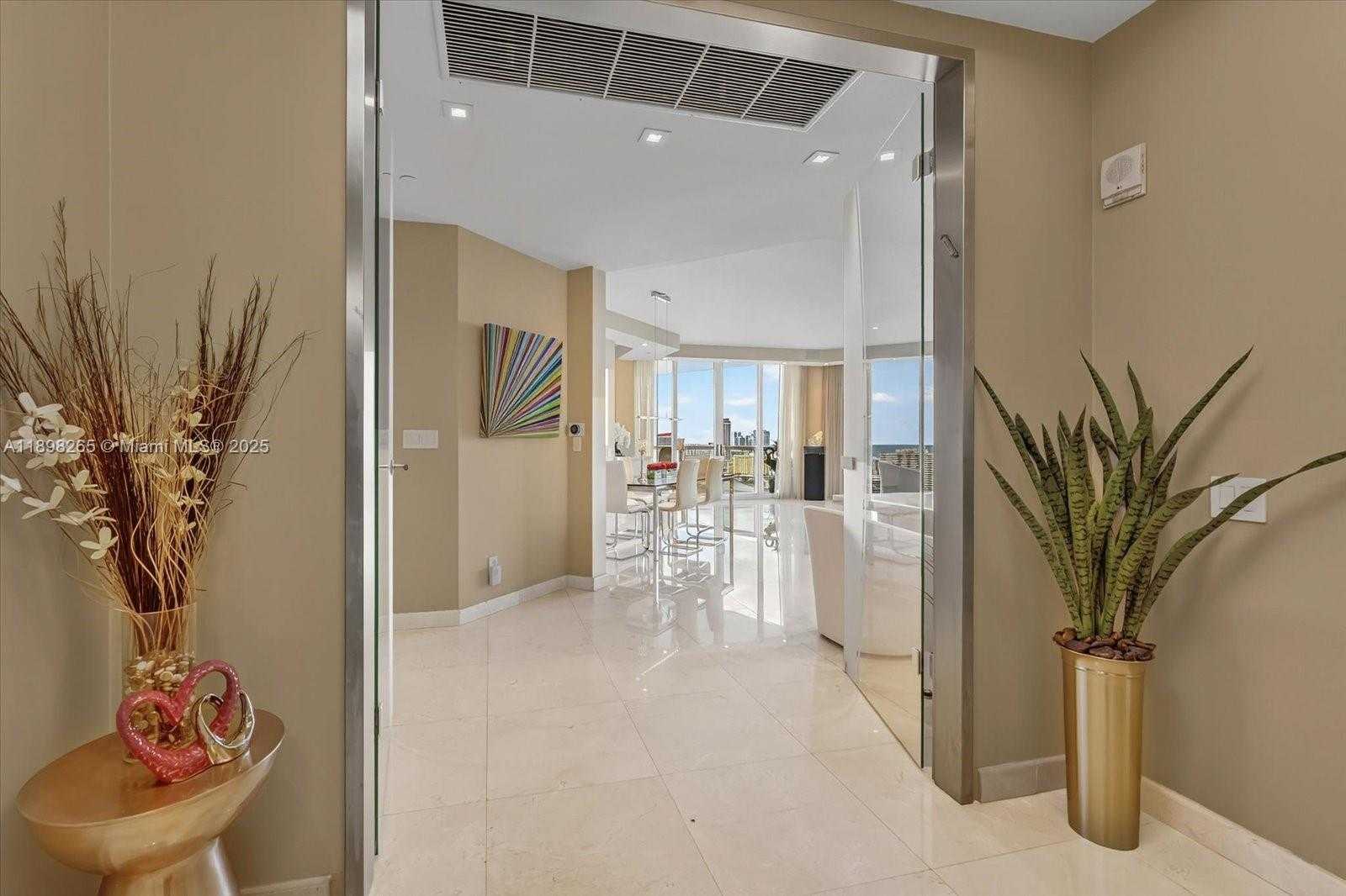 Small Image of 21200 POINT PL #PH 1 (2804), Aventura Number 3