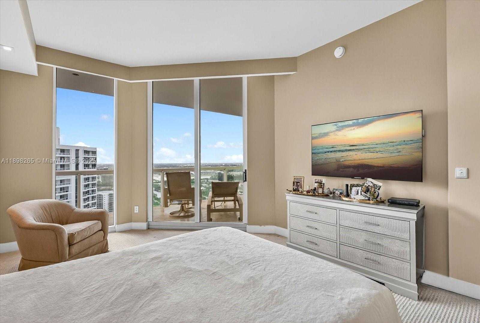 Small Image of 21200 POINT PL #PH 1 (2804), Aventura Number 30