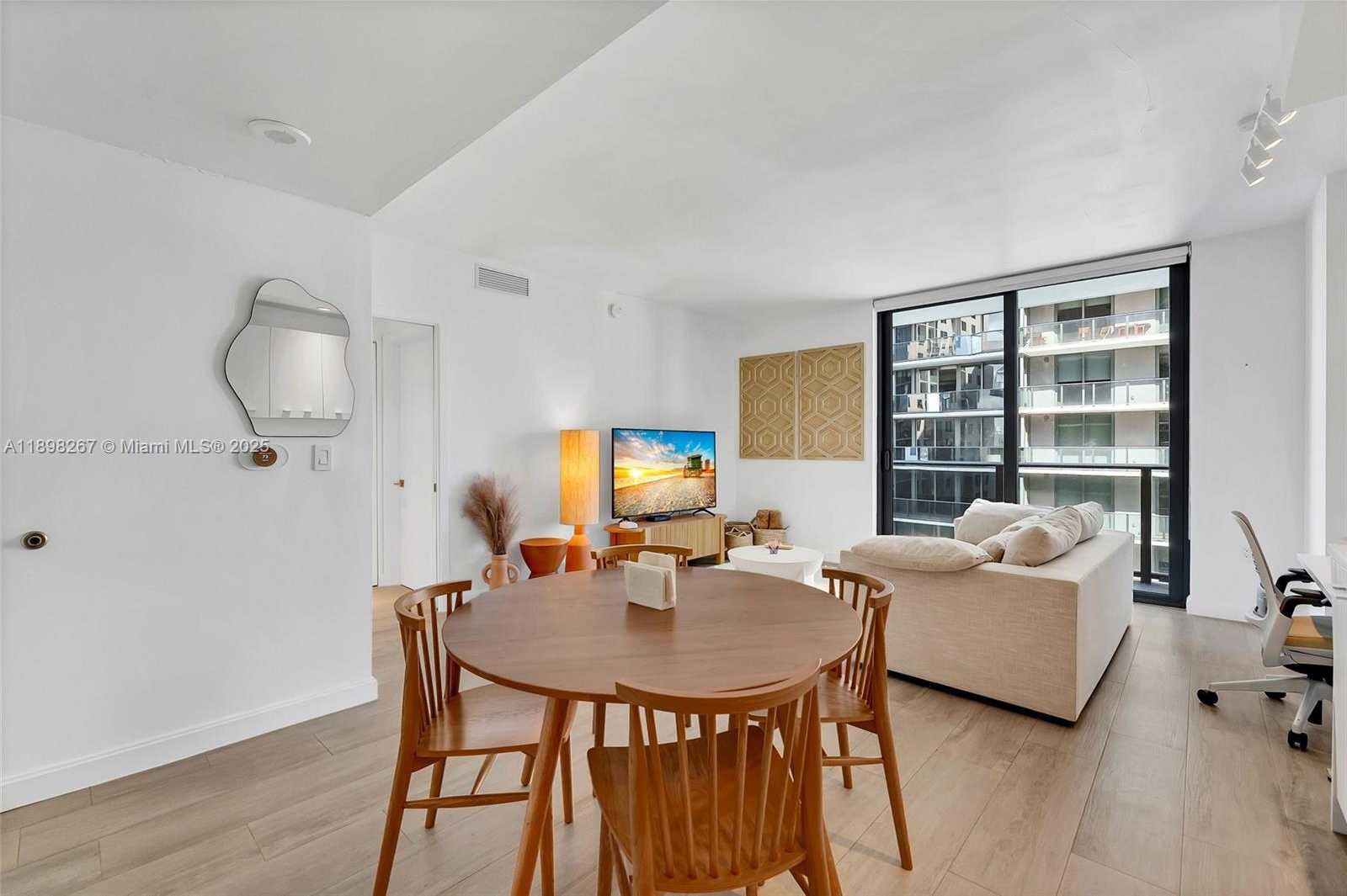 Small Image of 55 SOUTH WEST 9TH ST #1802, Miami Number 5