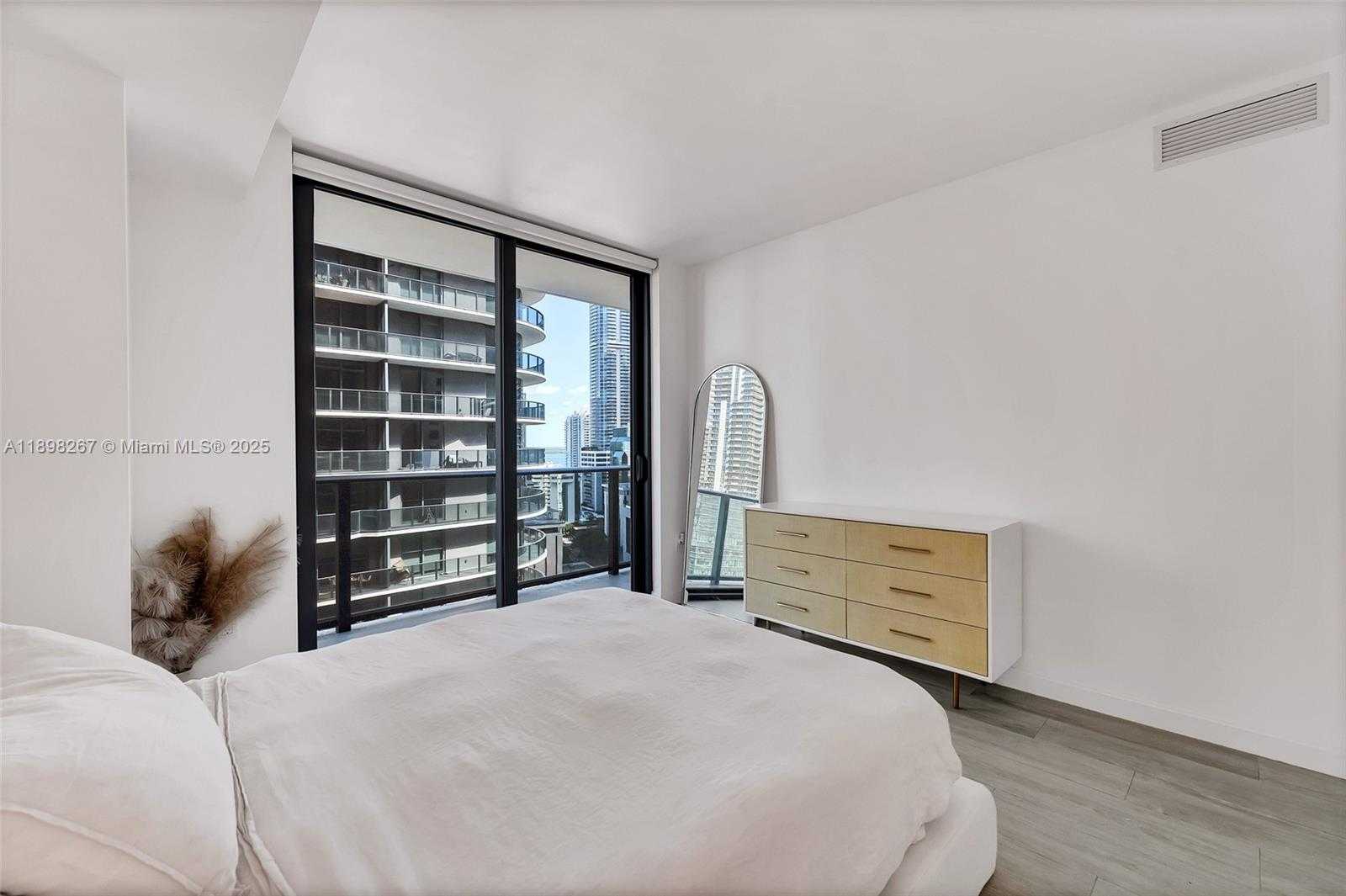 Small Image of 55 SOUTH WEST 9TH ST #1802, Miami Number 9