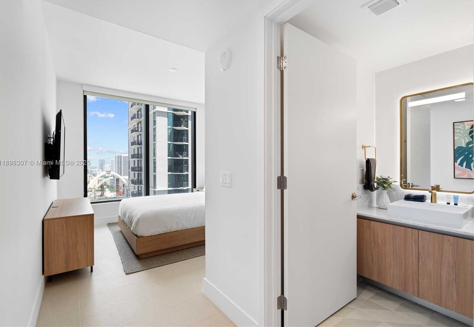 Small Image of 159 NORTH EAST 6TH ST #2415, Miami Number 31