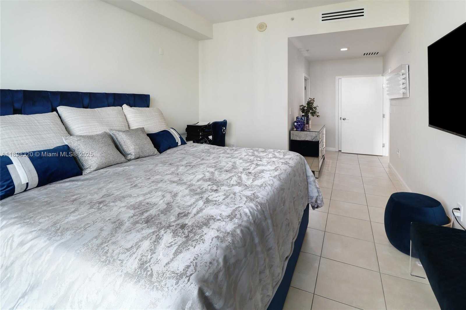 Small Image of 7928 EAST DR #1002, North Bay Village Number 12