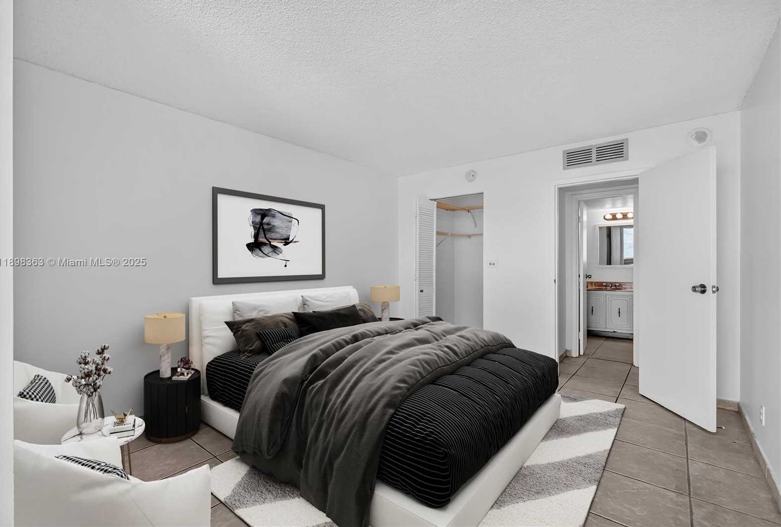 Small Image of 2655 COLLINS AVE #1502, Miami Beach Number 5
