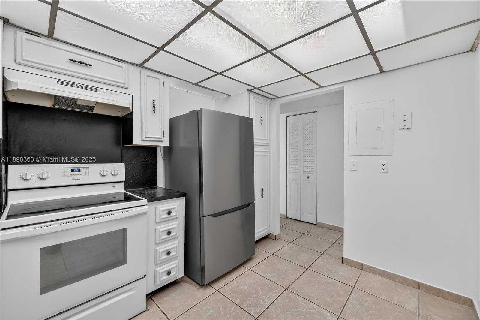 Small Image of 2655 COLLINS AVE #1502, Miami Beach Number 7