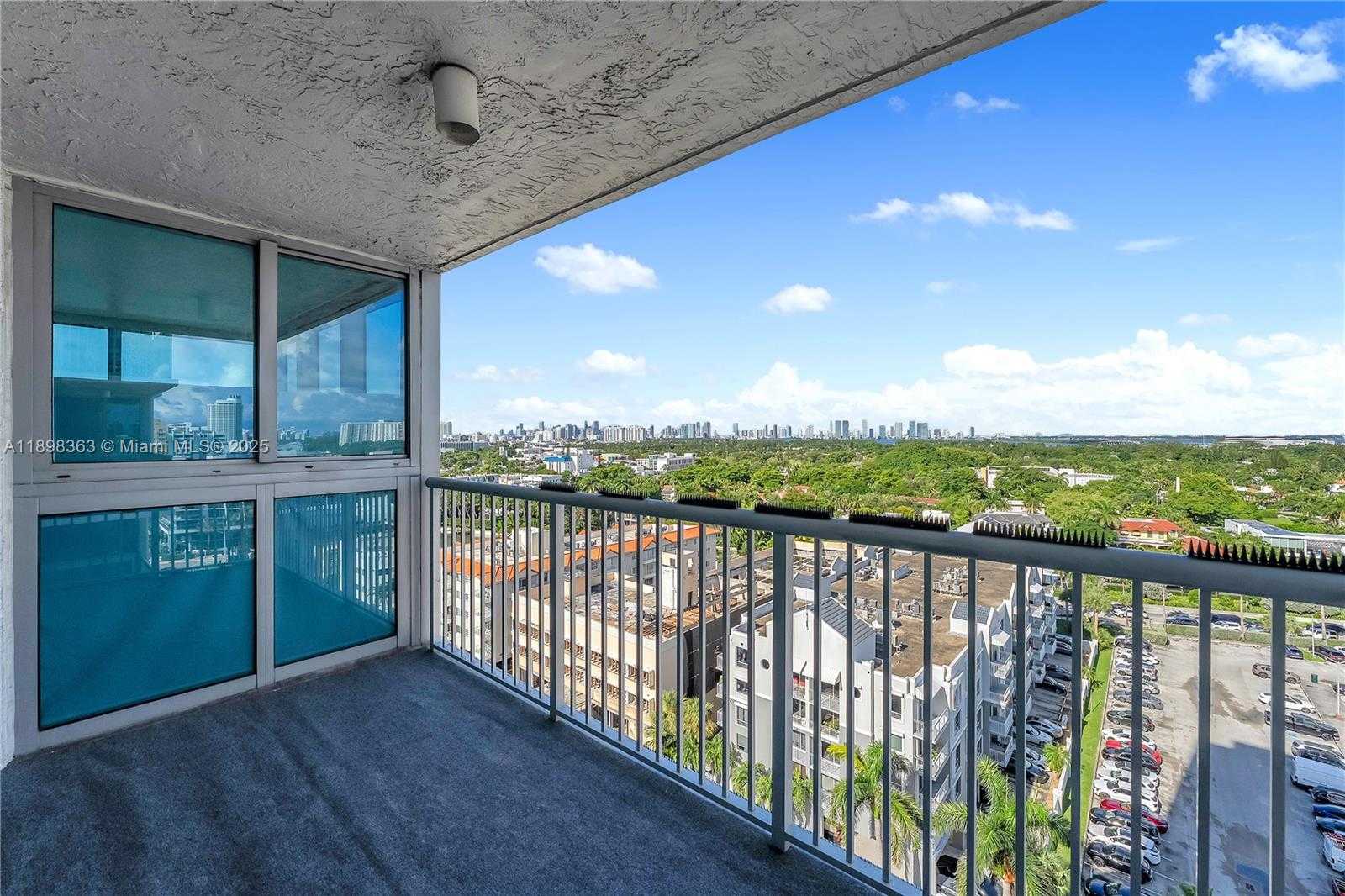 Small Image of 2655 COLLINS AVE #1502, Miami Beach Number 9
