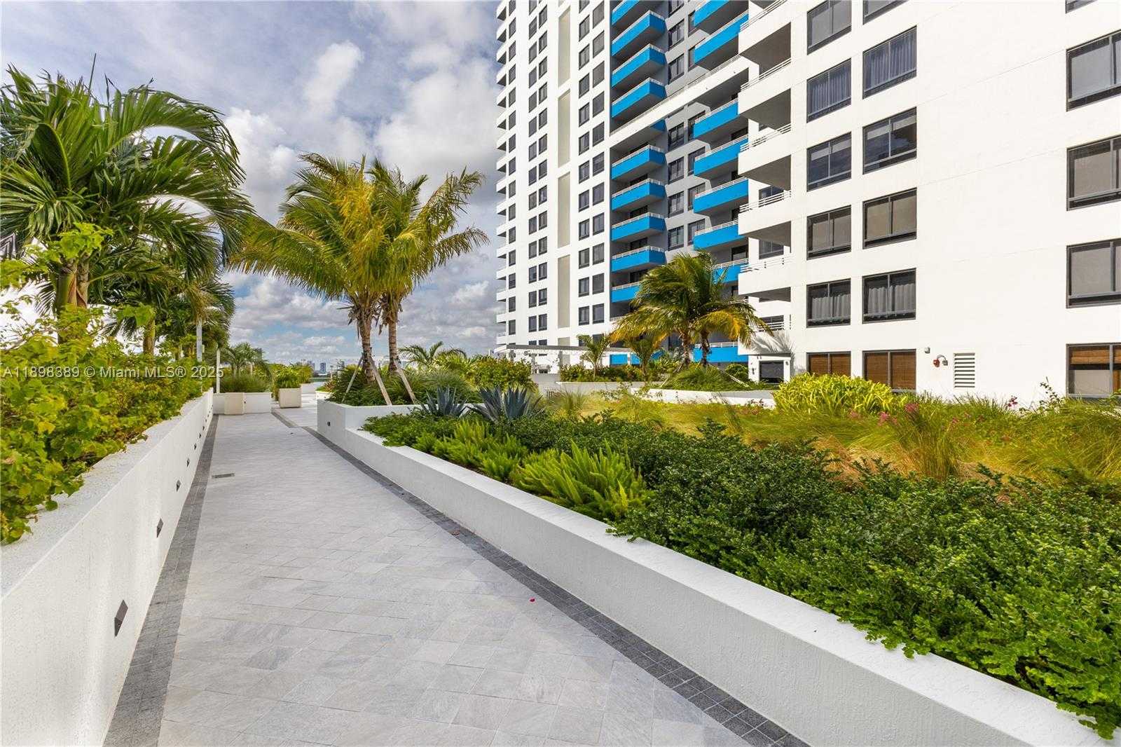 Small Image of 1330 WEST AVE #1614, Miami Beach Number 17