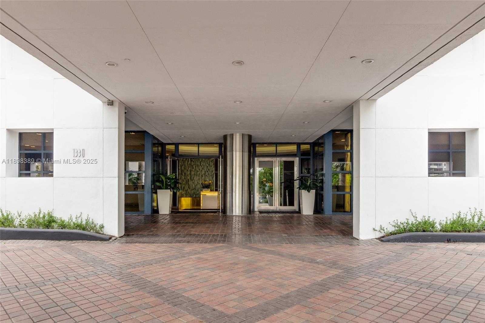 Small Image of 1330 WEST AVE #1614, Miami Beach Number 26