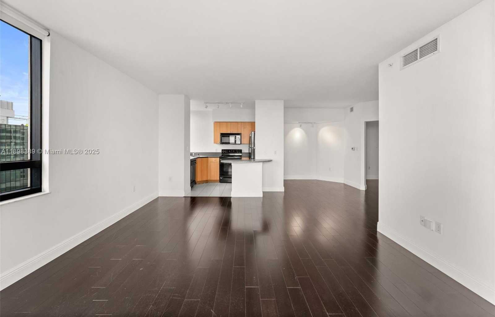 Small Image of 1330 WEST AVE #1614, Miami Beach Number 3