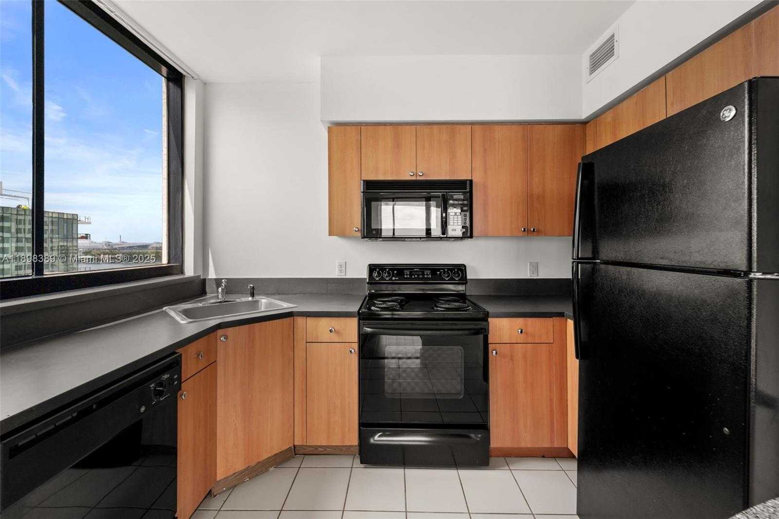 Small Image of 1330 WEST AVE #1614, Miami Beach Number 5