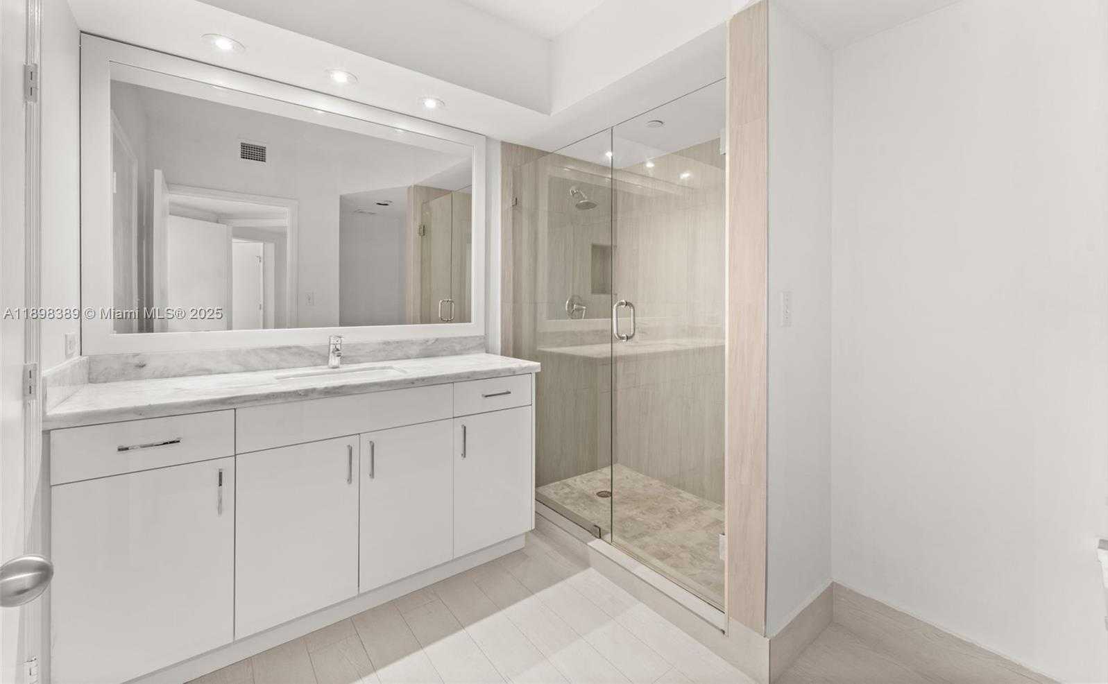 Small Image of 1330 WEST AVE #1614, Miami Beach Number 7