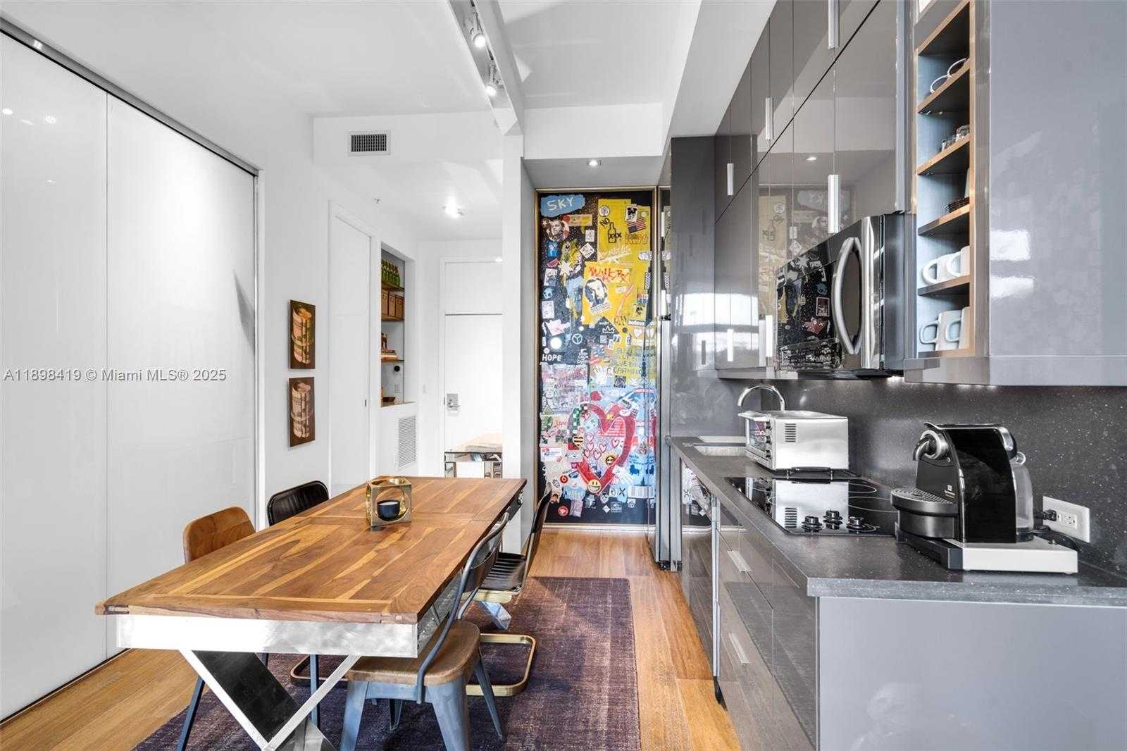 Small Image of 2001 MERIDIAN AVE #404, Miami Beach Number 11