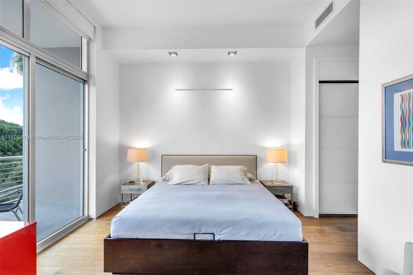 Small Image of 2001 MERIDIAN AVE #404, Miami Beach Number 14