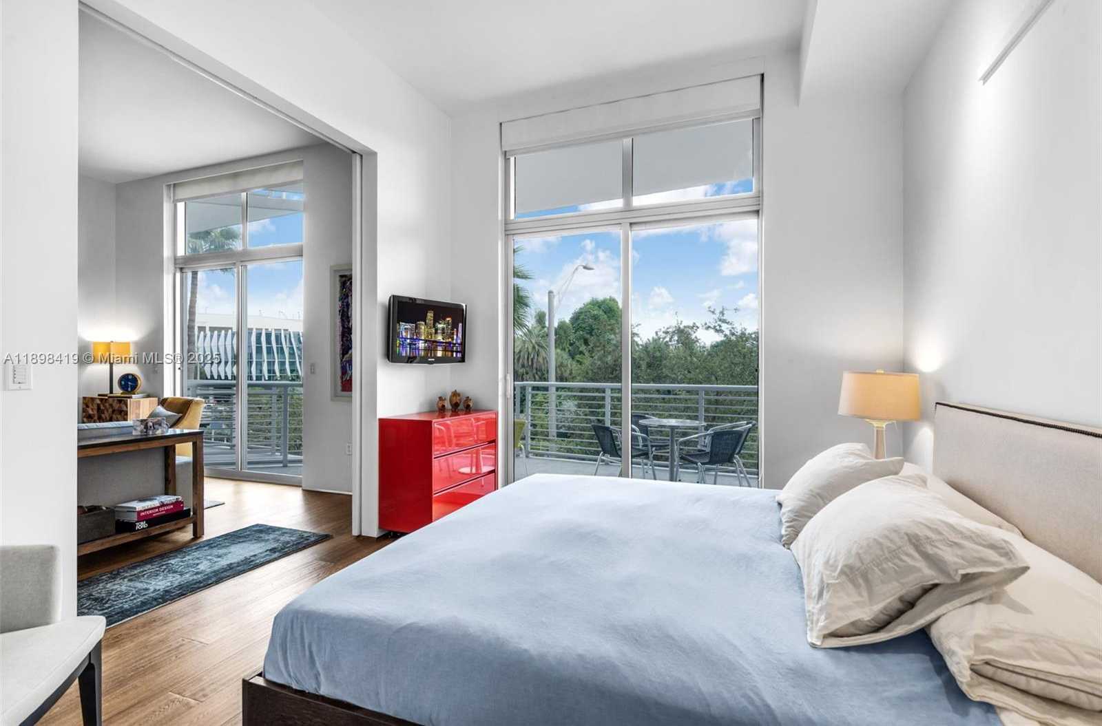 Small Image of 2001 MERIDIAN AVE #404, Miami Beach Number 15