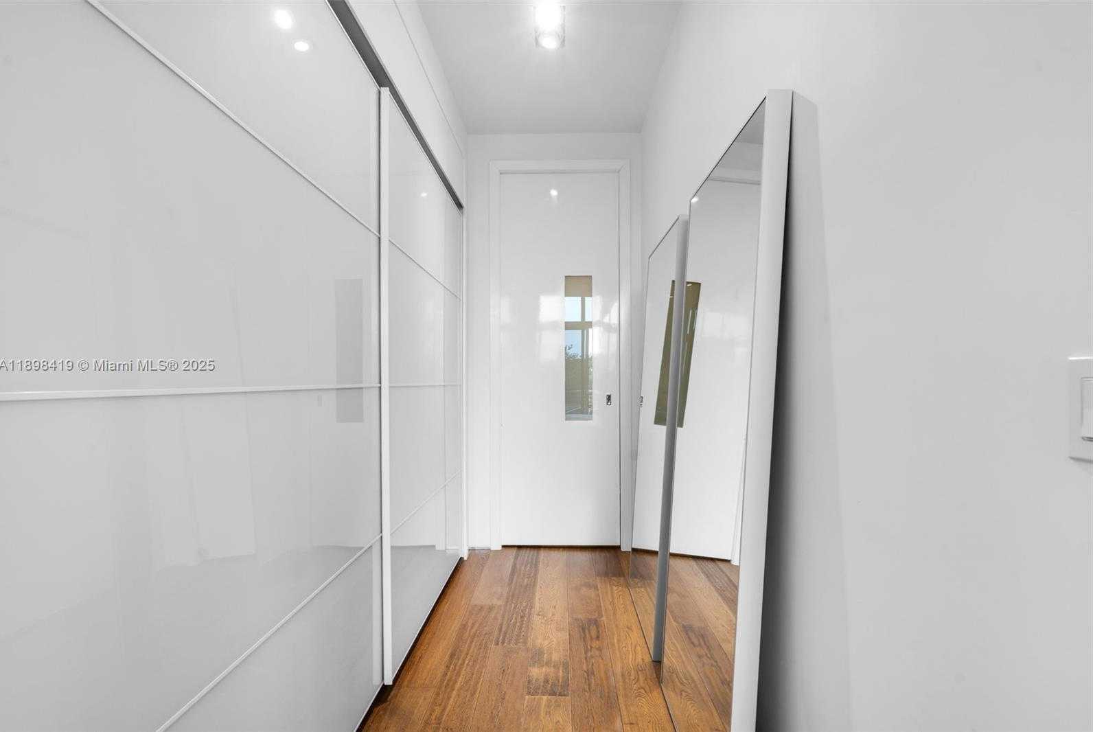 Small Image of 2001 MERIDIAN AVE #404, Miami Beach Number 17