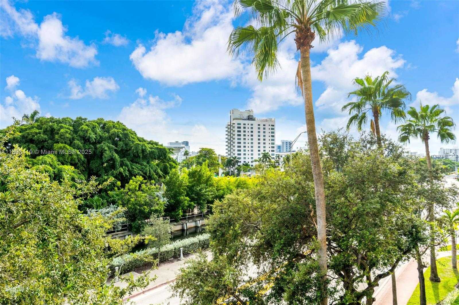 Small Image of 2001 MERIDIAN AVE #404, Miami Beach Number 25