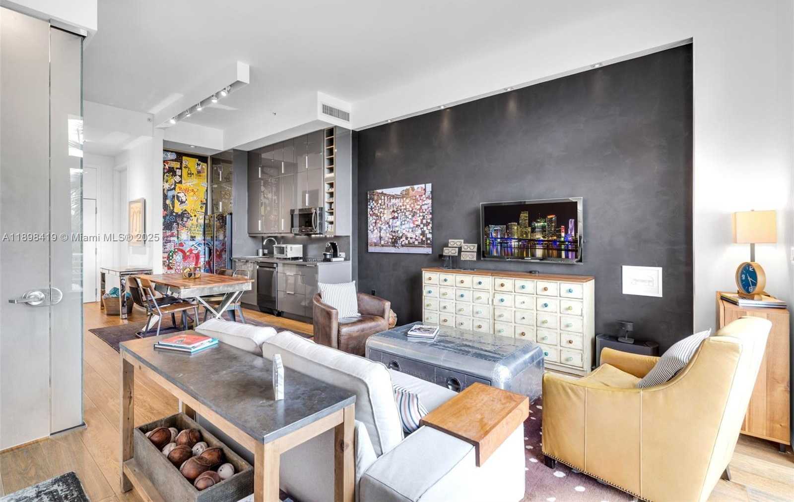 Small Image of 2001 MERIDIAN AVE #404, Miami Beach Number 8