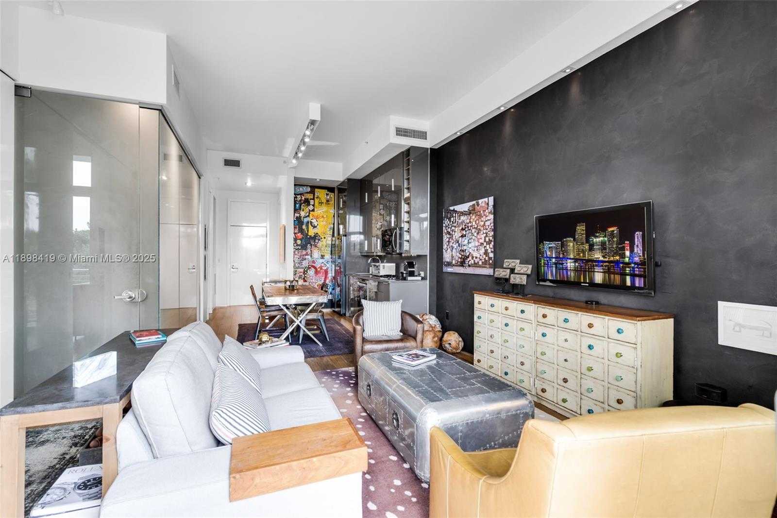 Small Image of 2001 MERIDIAN AVE #404, Miami Beach Number 9