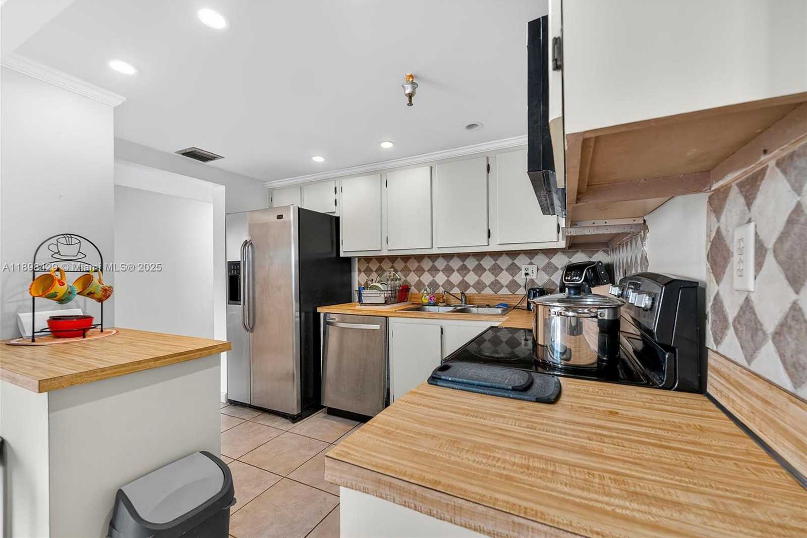 Small Image of 290 174TH ST #1415, Sunny Isles Beach Number 11