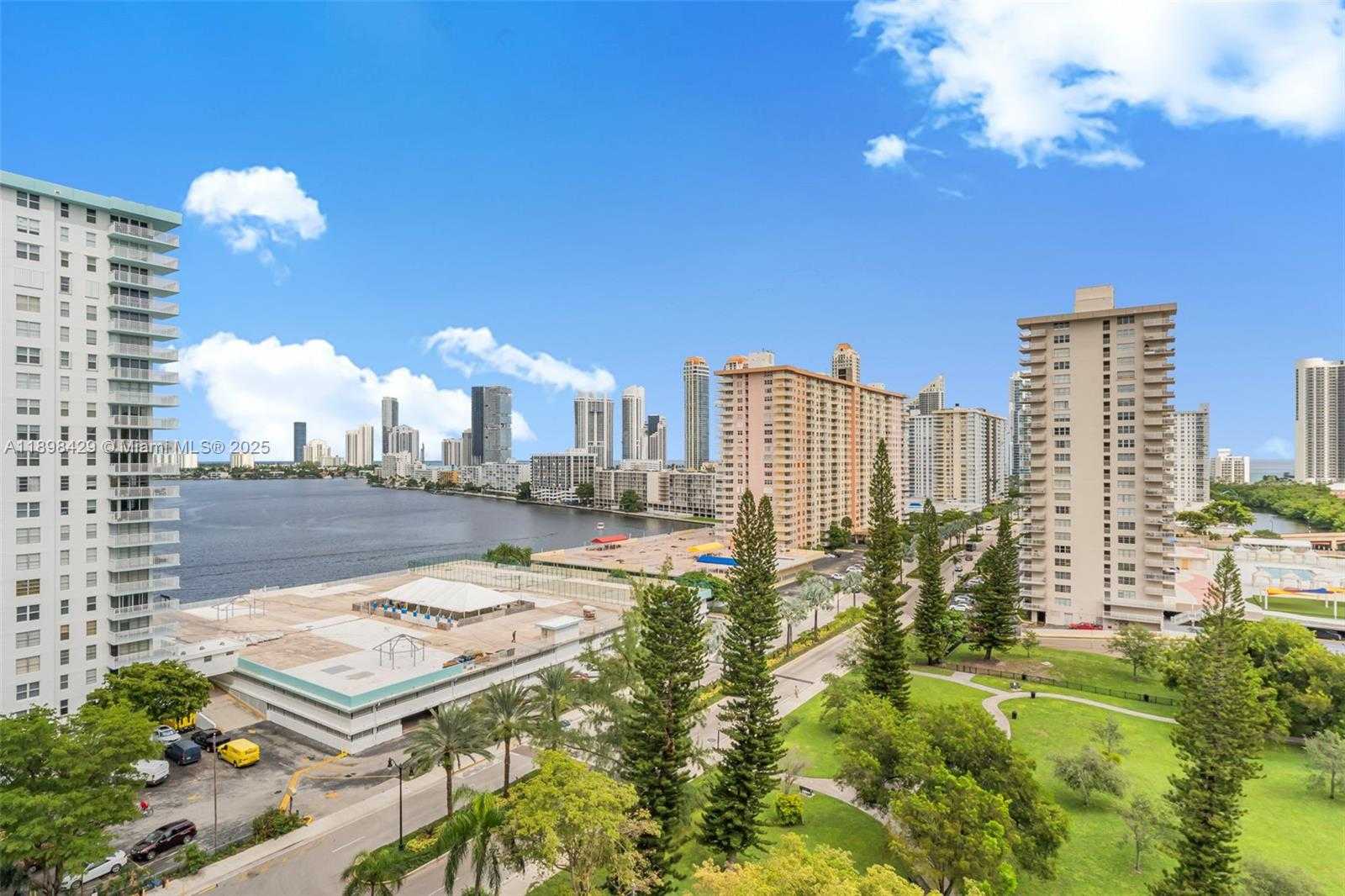 Small Image of 290 174TH ST #1415, Sunny Isles Beach Number 3