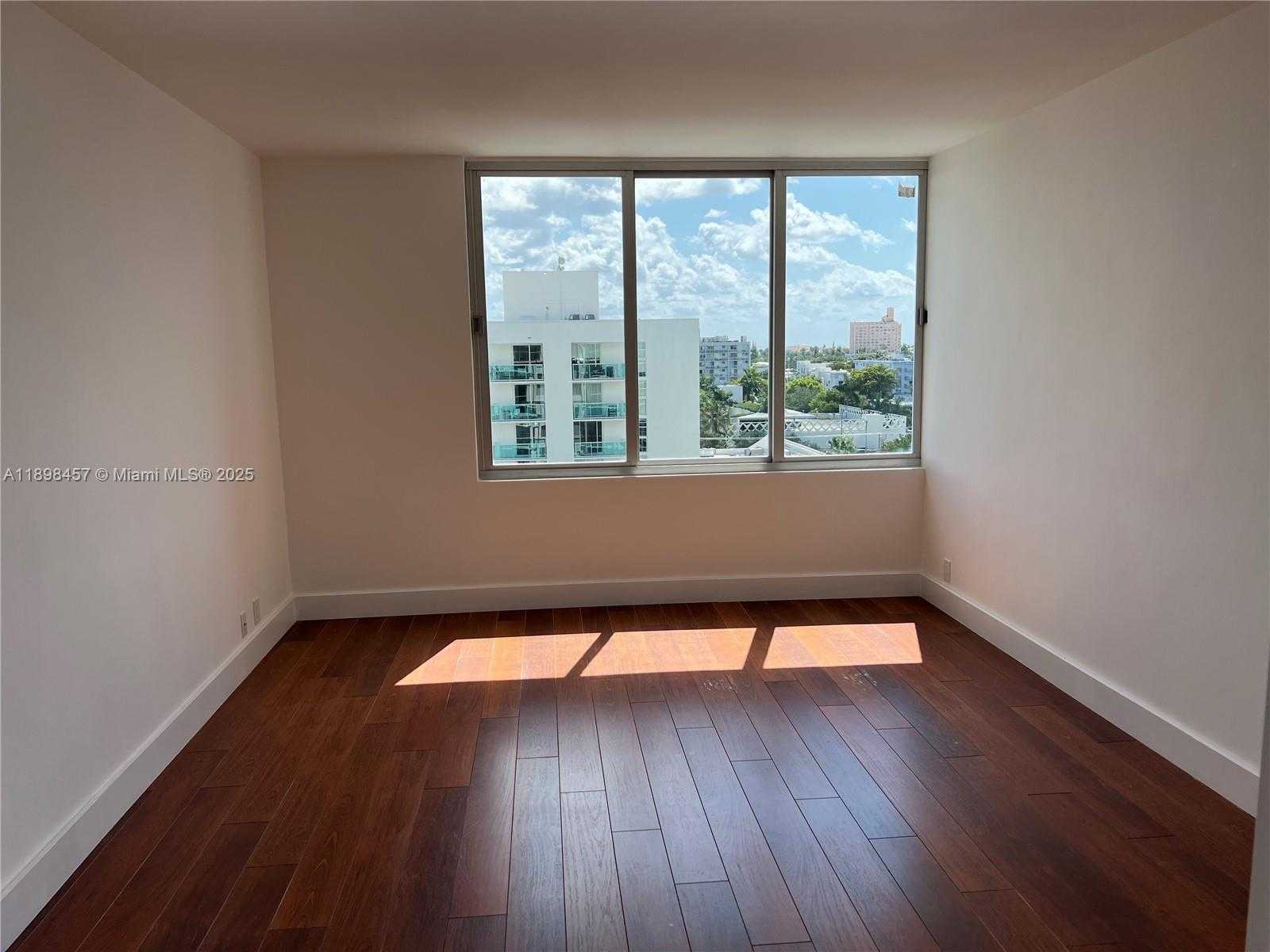 Small Image of 1000 WEST AVE #808, Miami Beach Number 2
