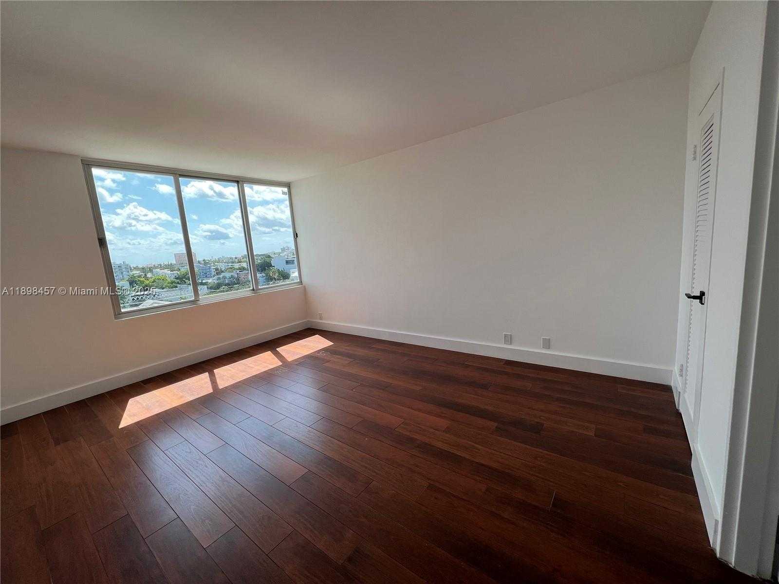 Small Image of 1000 WEST AVE #808, Miami Beach Number 3